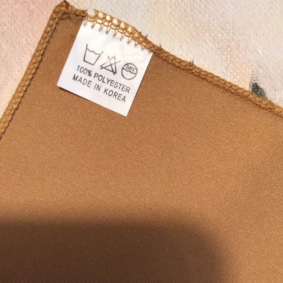 Gold pocket square - Picture 6 of 7